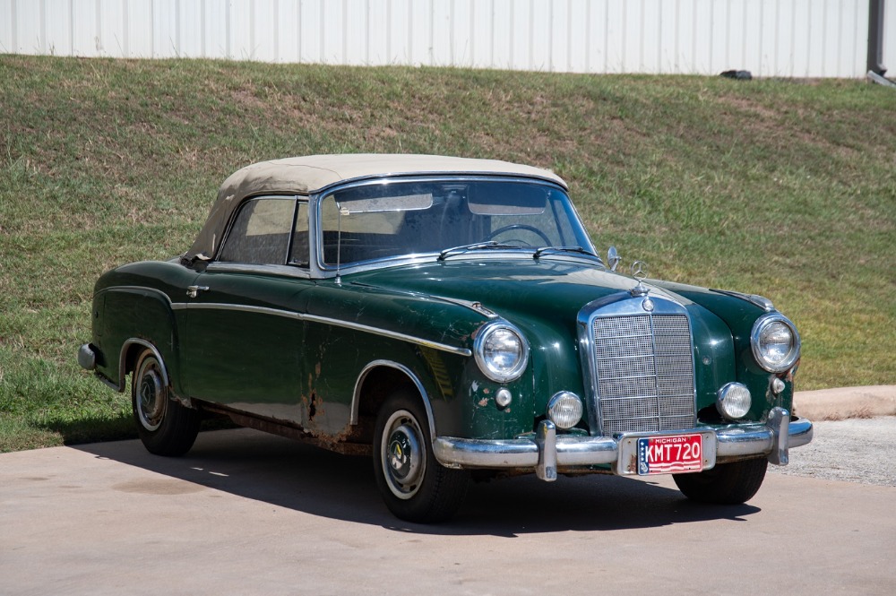 1957 Mercedes-Benz 220S 